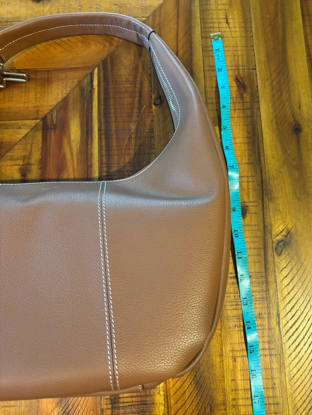 Le Tanneur medium leather hobo bag in tan